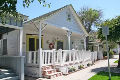 Image de Charmante Cottage Catalina, grand porche, 2. 5 blocs de la plage