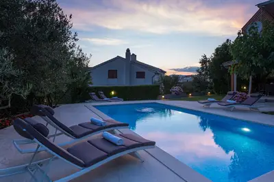 Image de Apartmani Sara & Nino avec piscine # 2