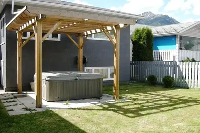 Image de Spacieuse maison moderne proche à des activités récréatives et pittoresque ville