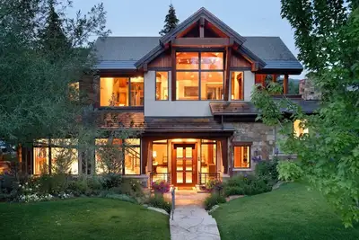 Image de En ville, 6 Chambre Mountain Home avec patio privé, bain à remous et Vues