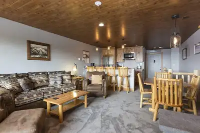 Image de Grande copropriété d'une chambre avec deux étages