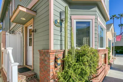 Image de Belle maison construite sur mesure, 1 bloc de la plage / Shopping, A / C Wifi