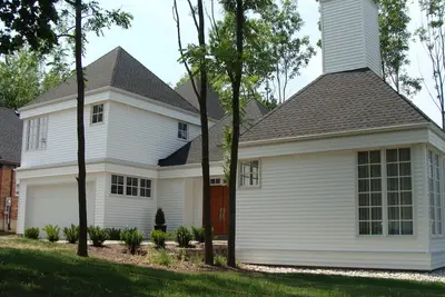 Image de Nouvelle construction, moderne, spacieuse, à 5 min à pied de la rue Queen, barbecue / grill, parking, wifi