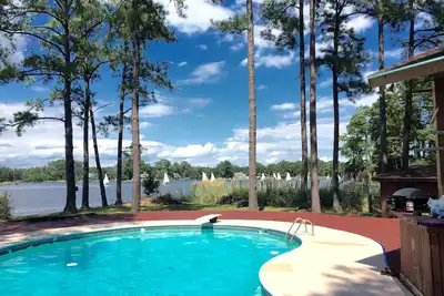 Image de Venez, construisez un souvenir et ajoutez vos histoires aux pages colorées de l'histoire. . .