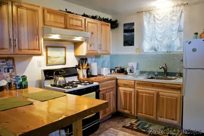 Image de Sea Wolf Inn, un petit peu de chez vous ici en Alaska.