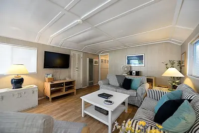 Image de Cottage pittoresque Catalina, grand porche, barbecue, Wifi, min de la plage