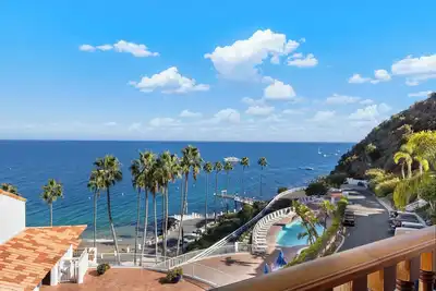 Image de Villa contemporaine �� deux niveaux, vues spectaculaires, récemment mise à jour