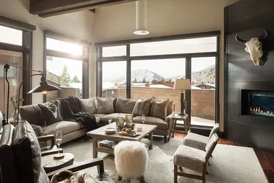 Image de Luxueux penthouse situé au coeur du centre-ville de Jackson Hole