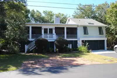 307 Bobcat: 6 Br / 5. 5 Ba maison à Pawleys Island, pour 16 personnes