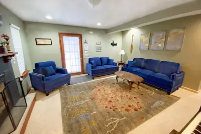 Image de Pocono Mt. Lodge Apt. w / Hot Tub, cheminée, cuisine, famille et animaux acceptés