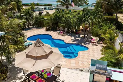 Image de Dragonfly Lite - Maison privée dans un cadre tropical avec votre propre piscine pour en profiter!