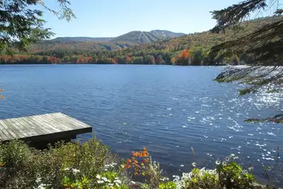 Image de Cabane en rondins au bord du lac avec Mt. Vues Sunapee