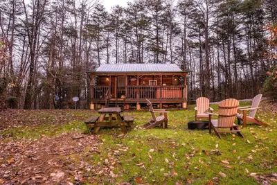 Image de Cabine studio confortable - à quelques minutes de Hocking Hills Attractions - 4 personnes, bain à remous