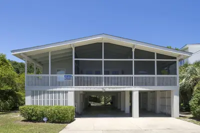 Hanna House: 5 Br / 4 Ba maison à Pawleys Island, pour 11 personnes