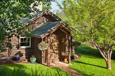 Image de Authentique, cabane en bois rond au coeur de Jackson