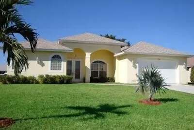 Image de Big and light villa with heated pool, shops are around, in nice area