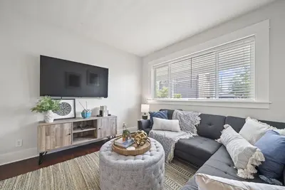 Image de Superbe maison au coeur de 6th Ave, 5min à Ups- Uw - Ruston