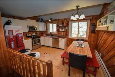 Image de Mount Snow Townhome - Courts de tennis, piscine et foyer!