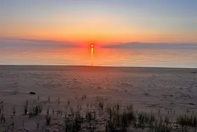 Image de (Calendrier 2020 ouvert! ) Historic Lake Front Home avec 100 pieds de plage privée!