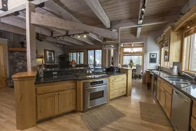 Image de Moose Run 359 est une chambre 4, 3 et ½ bain lotissement de luxe avec / accès aux pistes de ski.