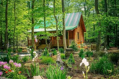 Image de Creekside Serenade-Cabin Sur Mtn Stream W / Bubbling Hot Tub, Wifi & Table De Jeu!