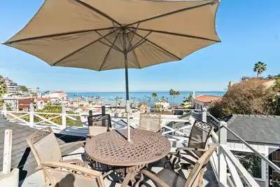 Image de Charmant triplex victorien, terrasse sur le toit, 2 pâtés de maisons de la plage, Wifi