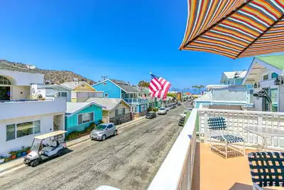 Image de Maison à deux étages bien aménagée + Ample Deck + Wifi + New Carpet