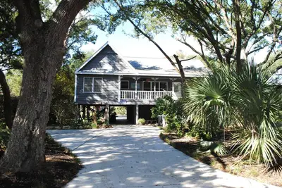 Fermer assez: 4 Br / 2 Ba maison à Pawleys Island, pour 10 personnes