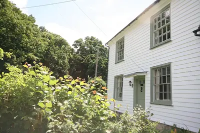 Image de Période Farm House 4 lits à baldaquin, bain à remous, cinéma, feux de bois, bain de pantoufle, Aga