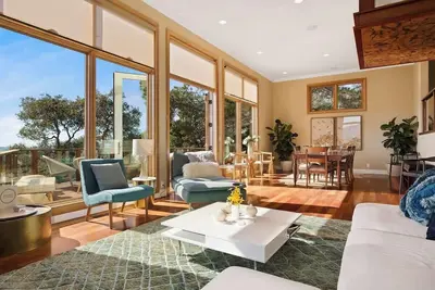 Image de Grand 1br avec mezzanine et vue imprenable