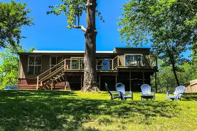 Image de Chalet calme sur la rivière près du centre-ville de Bastrop