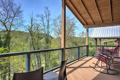 Image de Chalet en amont; Asheville & River Arts-Près de tout! Brasseries, restaurants, randonnées pédestres!