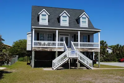 Petite maison verte I: 5 Br / 4 Ba à Pawleys Island, pour 10 personnes