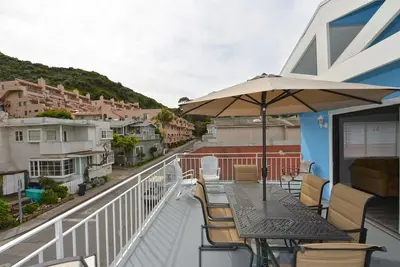 Image de Maison familiale à deux étages avec grande terrasse, Wifi, près de la plage, vue sur le Mtn