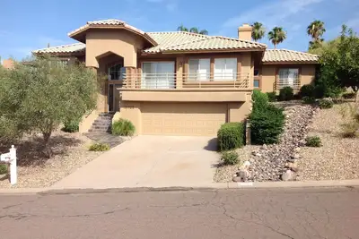 Image de Belle Custom Built Fountain Hills Home à son Meilleur!