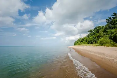 Image de Maison privée près de Majestic Lake Michigan Beach sans accès d'escalier!