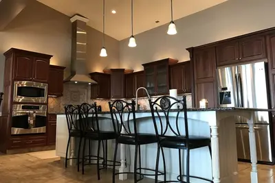 Image de ***** Nouveau Penthouse de luxe de 3 chambres avec immense condo sur le lac Érié avec plage et piscine intérieure