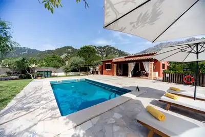 Image de Villa avec piscine privée et vue sur la montagne