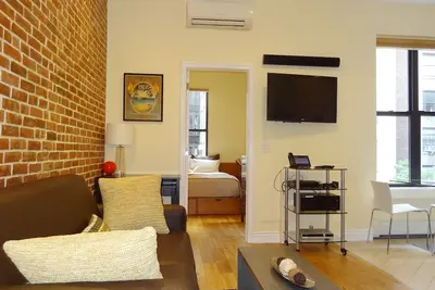 Image de Grand luxe meublé 1 Br Apt avec laveuse / sécheuse dans un bloc Uws à Central Park