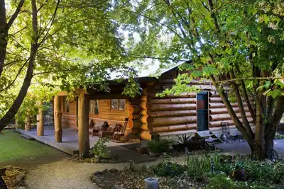 Image de Tewksbury Lodge - Authentic Log Cabin