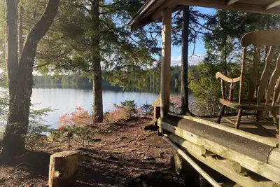 Image de Marche pour cette cabane au bord du lac isolé dans DownEast Maine