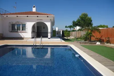 Image de Fantastique villa avec piscine privée, air conditionné et Wifi