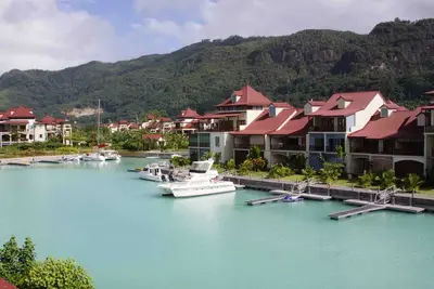 Image de Appartement Loft de luxe sur Eden Island avec 3 chambres, vue sur la marina et la plage