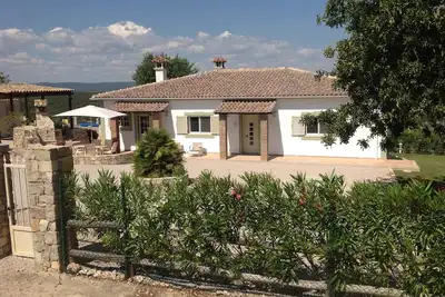 Image de Belle villa avec piscine, des jardins et des vues magnifiques