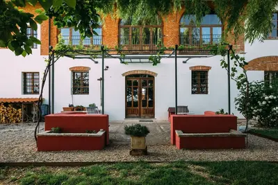 Image de 5br Hilltop wine country home w pool et vues spectaculaires près d'Alba et Barolo