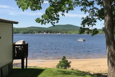 Image de Belle vue @ 4 saisons Lake House, 4 Br, 2 Ba, 100 'de Private Sandy Beach