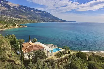 Image de Stone villa front of the sea