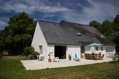 Image de Sarzeau: située à Suscinio, à proximité de la plage, grande Maison avec jardin