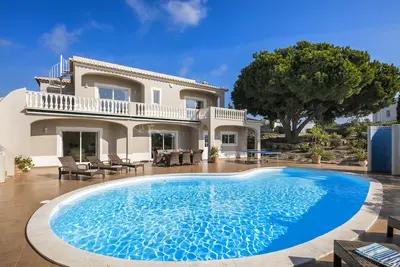 Image de Villa de luxe 5/6 chambres avec piscine chauffée, tennis de table, vue mer et wifi gratuit