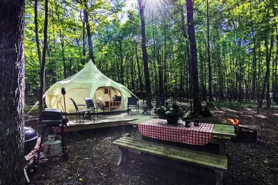 Image de Pov Resort Campgrounds - Tente de luxe n ° 1 (yourte avec électricité, mise à niveau de la chaleur en option)